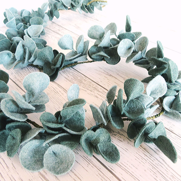 ハンガリー製 緑色 葉っぱ型 ハンガリー製 緑色 葉っぱ型