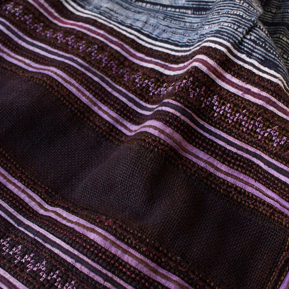 モン族刺繍スカート 8　ロングスカート 80cm丈 * 刺繍と藍染めろうけつ染め * 古布 * エスニック 11枚目の画像