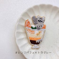 パフェと猫の刺繍ブローチ 5枚目の画像