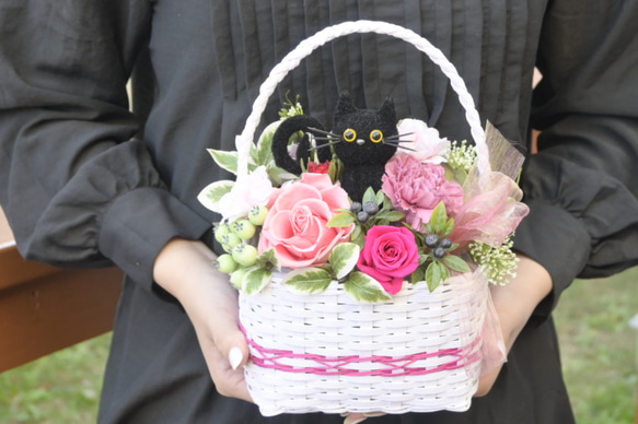 花と猫【ピンク】プリザーブドフラワー 花 猫 ペット 母の日 フラワーギフト お供え 誕生日 猫好き フラワーバスケット 7枚目の画像