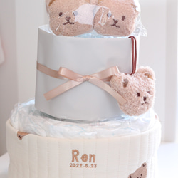 名入れくまさんおむつケーキ（S）　3段　出産祝い　男の子　女の子　靴下　バッグ  名前入りギフト オムツケーキ　刺繍 1枚目の画像