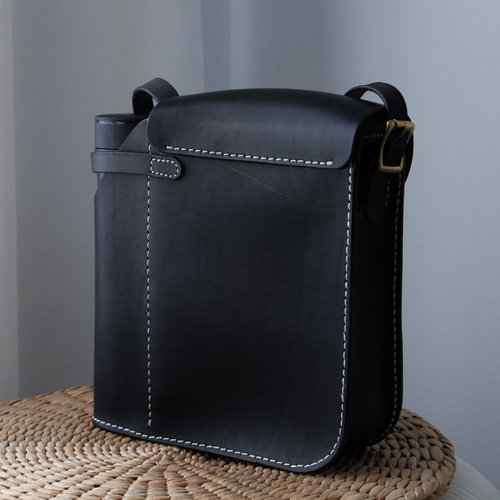 水筒の落ち着き先 】男女ともに使える 本革ショルダーバッグ 手染め