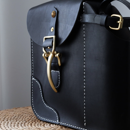 水筒の落ち着き先 】男女ともに使える 本革ショルダーバッグ 手染め