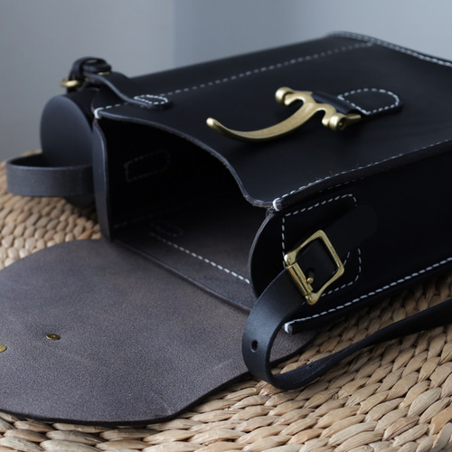 水筒の落ち着き先 】男女ともに使える 本革ショルダーバッグ 手染め