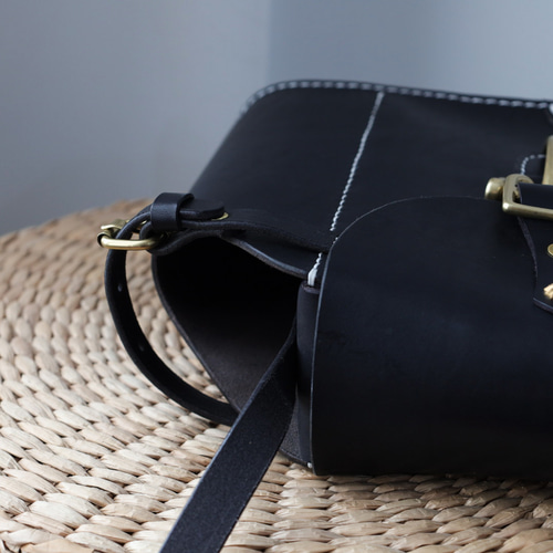 水筒の落ち着き先 】男女ともに使える 本革ショルダーバッグ 手染め