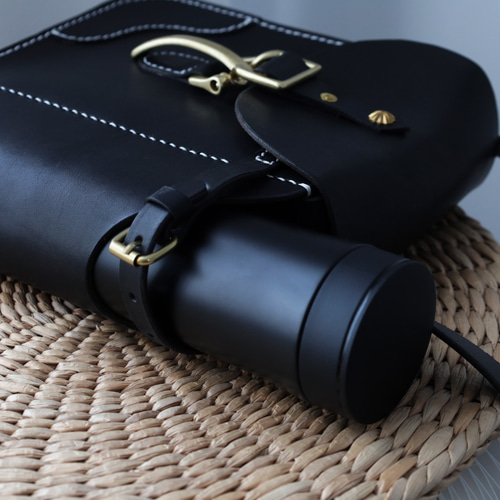 水筒の落ち着き先 】男女ともに使える 本革ショルダーバッグ 手染め