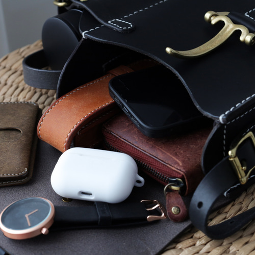 水筒の落ち着き先 】男女ともに使える 本革ショルダーバッグ 手染め