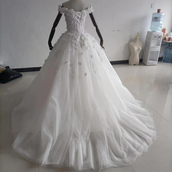豪華！ウエディングドレス ソフトチュール ロングトレーン プリンセスライン オフショルダー 編み上げ 花嫁 9枚目の画像