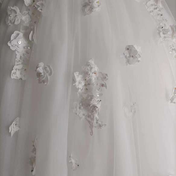 豪華！ウエディングドレス ソフトチュール ロングトレーン プリンセスライン オフショルダー 編み上げ 花嫁 2枚目の画像