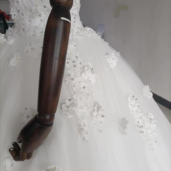 豪華！ウエディングドレス ソフトチュール ロングトレーン プリンセスライン オフショルダー 編み上げ 花嫁 10枚目の画像