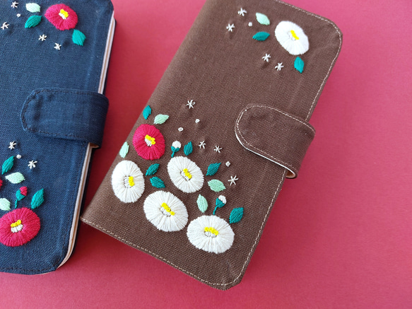 冬の花 椿 手刺繍スマホケース 多機種対応   iPhone Android 4枚目の画像
