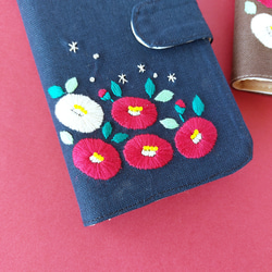 冬の花 椿 手刺繍スマホケース 多機種対応   iPhone Android 3枚目の画像