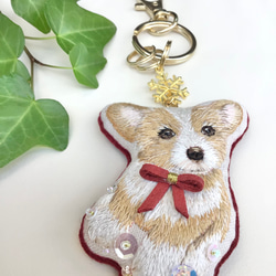 コーギー　犬　動物　キーホルダー　ビーズ　ハンドメイド　リボン　手刺繍　刺繍　プレゼント　ギフト　木苺 3枚目の画像