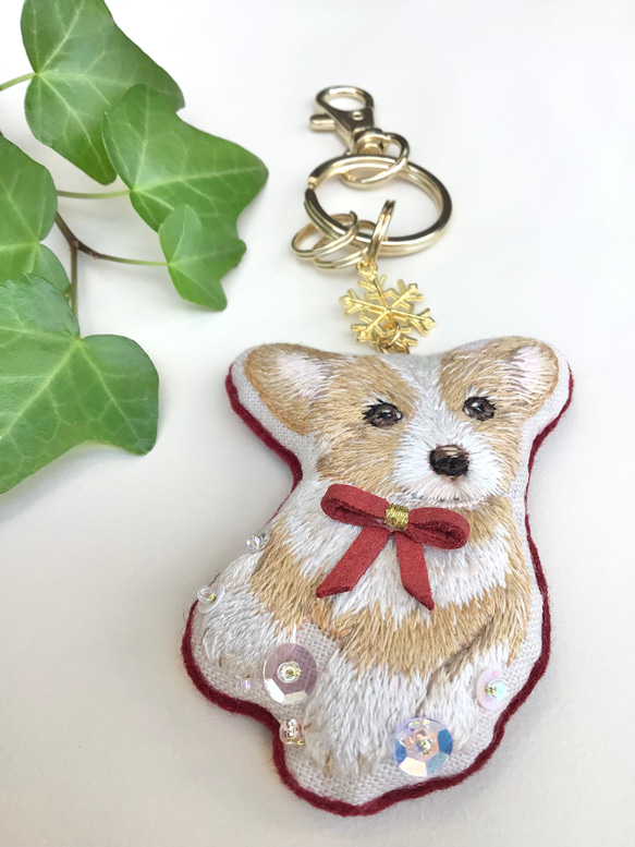 コーギー　犬　動物　キーホルダー　ビーズ　ハンドメイド　リボン　手刺繍　刺繍　プレゼント　ギフト　木苺 3枚目の画像