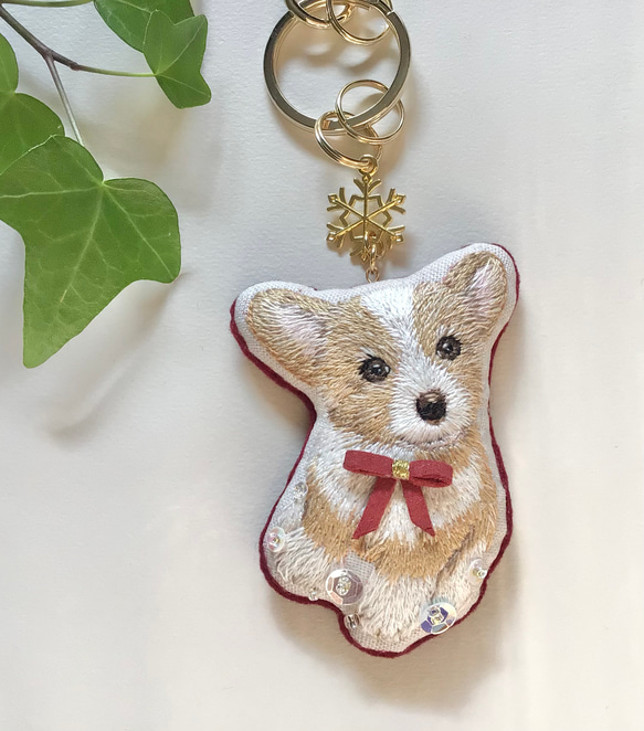 コーギー　犬　動物　キーホルダー　ビーズ　ハンドメイド　リボン　手刺繍　刺繍　プレゼント　ギフト　木苺 2枚目の画像