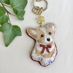 コーギー　犬　動物　キーホルダー　ビーズ　ハンドメイド　リボン　手刺繍　刺繍　プレゼント　ギフト　木苺 5枚目の画像