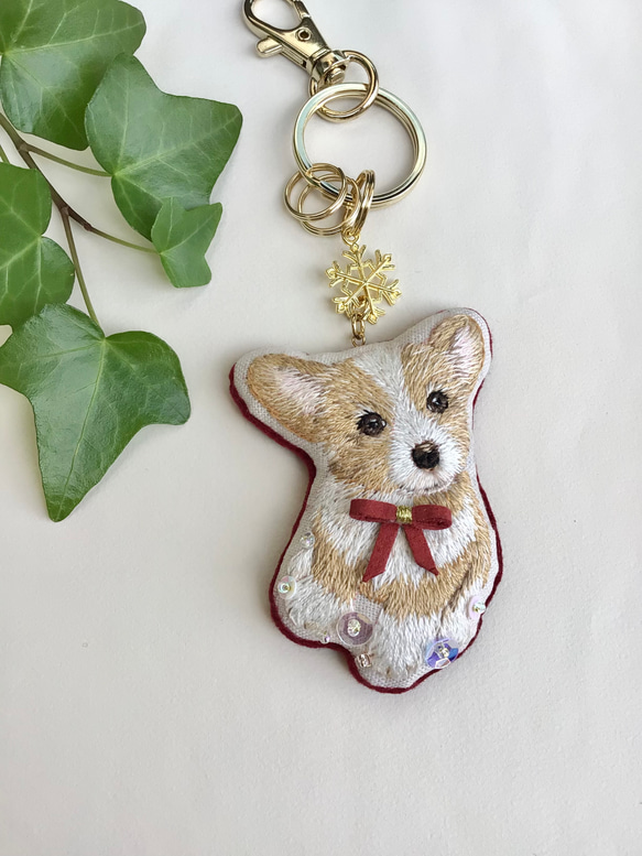 コーギー　犬　動物　キーホルダー　ビーズ　ハンドメイド　リボン　手刺繍　刺繍　プレゼント　ギフト　木苺 5枚目の画像