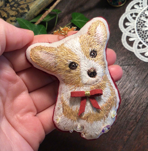 コーギー　犬　動物　キーホルダー　ビーズ　ハンドメイド　リボン　手刺繍　刺繍　プレゼント　ギフト　木苺 8枚目の画像