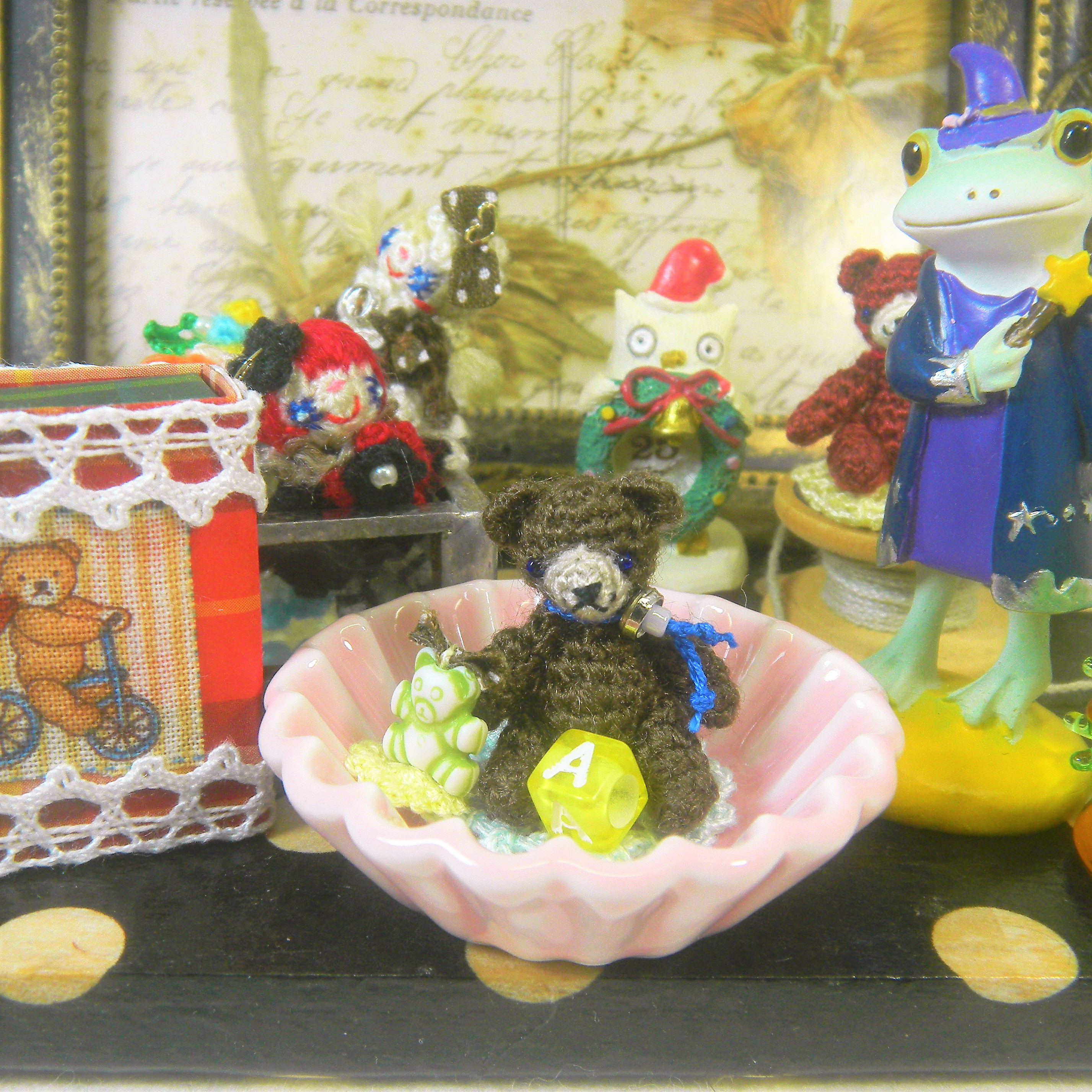 ミニチュアあみぐるみテディベアさん 2．7㎝(立ち姿） 2．0