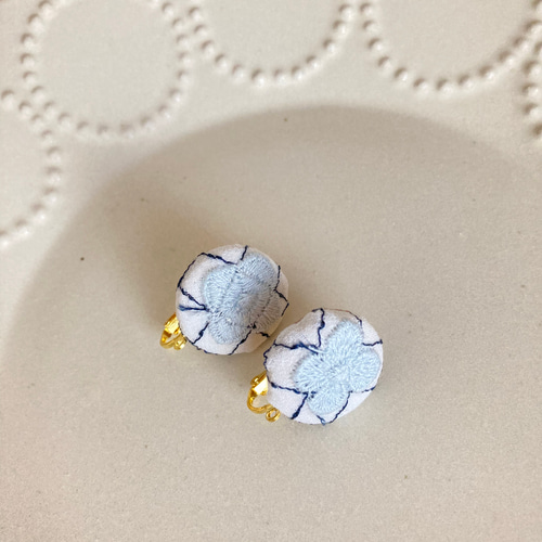 ミナペルホネン choucho くるみボタン ピアス/イヤリング ミナ