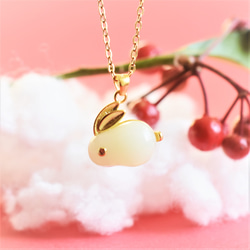 SALE【残り41】　雪うさぎ　ジェイド(翡翠）　サージカルステンレスネックレス50cm 9枚目の画像