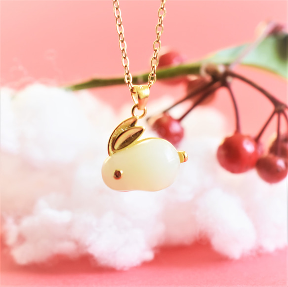 SALE【残り41】　雪うさぎ　ジェイド(翡翠）　サージカルステンレスネックレス50cm 9枚目の画像