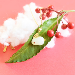SALE【残り41】　雪うさぎ　ジェイド(翡翠）　サージカルステンレスネックレス50cm 7枚目の画像