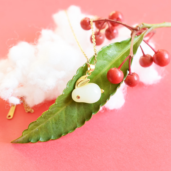 SALE【残り41】　雪うさぎ　ジェイド(翡翠）　サージカルステンレスネックレス50cm 7枚目の画像