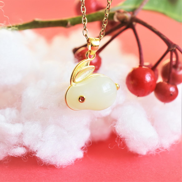 SALE【残り41】　雪うさぎ　ジェイド(翡翠）　サージカルステンレスネックレス50cm 3枚目の画像