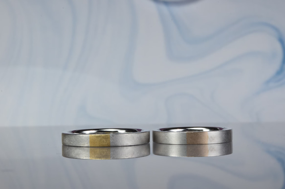 新作オリジナル結婚指輪｜ワンポイント異素材＜象嵌（ぞうがん）＞で色をさす。仕上げはクロスサテンで。MG-143 2枚目の画像
