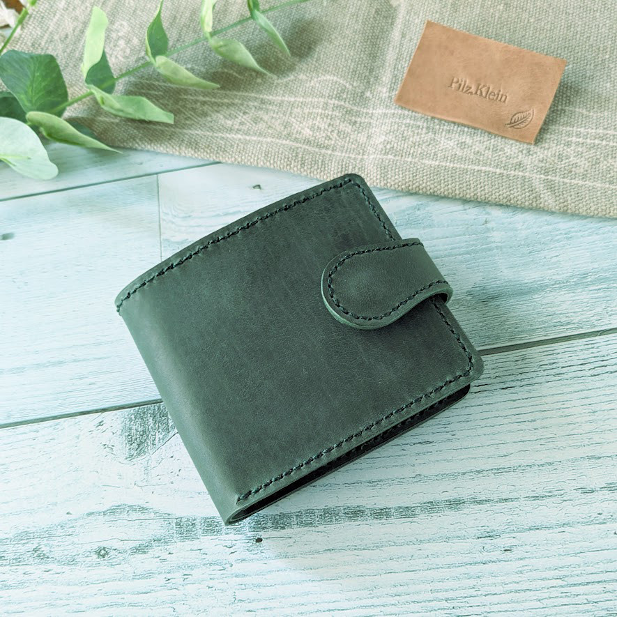 ボタン留め２つ折り財布（グリーン） ボックス型小銭入れ 革小物 レザークラフト レザーウォレット