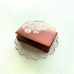 牛革カードケース (名刺入れ)   箔押しボタニカルレース柄 ~petit jardin~　ブリック 7枚目の画像