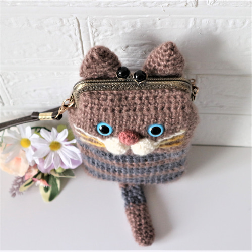 手編みニットのかわいいネコちゃんの がま口のスマホポシェット
