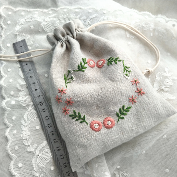 野の花*手刺繍*リネン*巾着*ポーチ*サークル 3枚目の画像