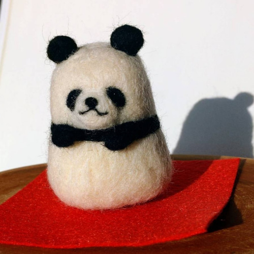 羊毛フェルト　猫とパンダ　ハンドメイド ネコ食パンを作りました✨ ＊ ＊ ＊ ＊ #パンダ #panda #パン屋