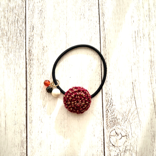 キラキラ編みくるみボタンのチャーム付きヘアゴム ヘアゴム amis 通販