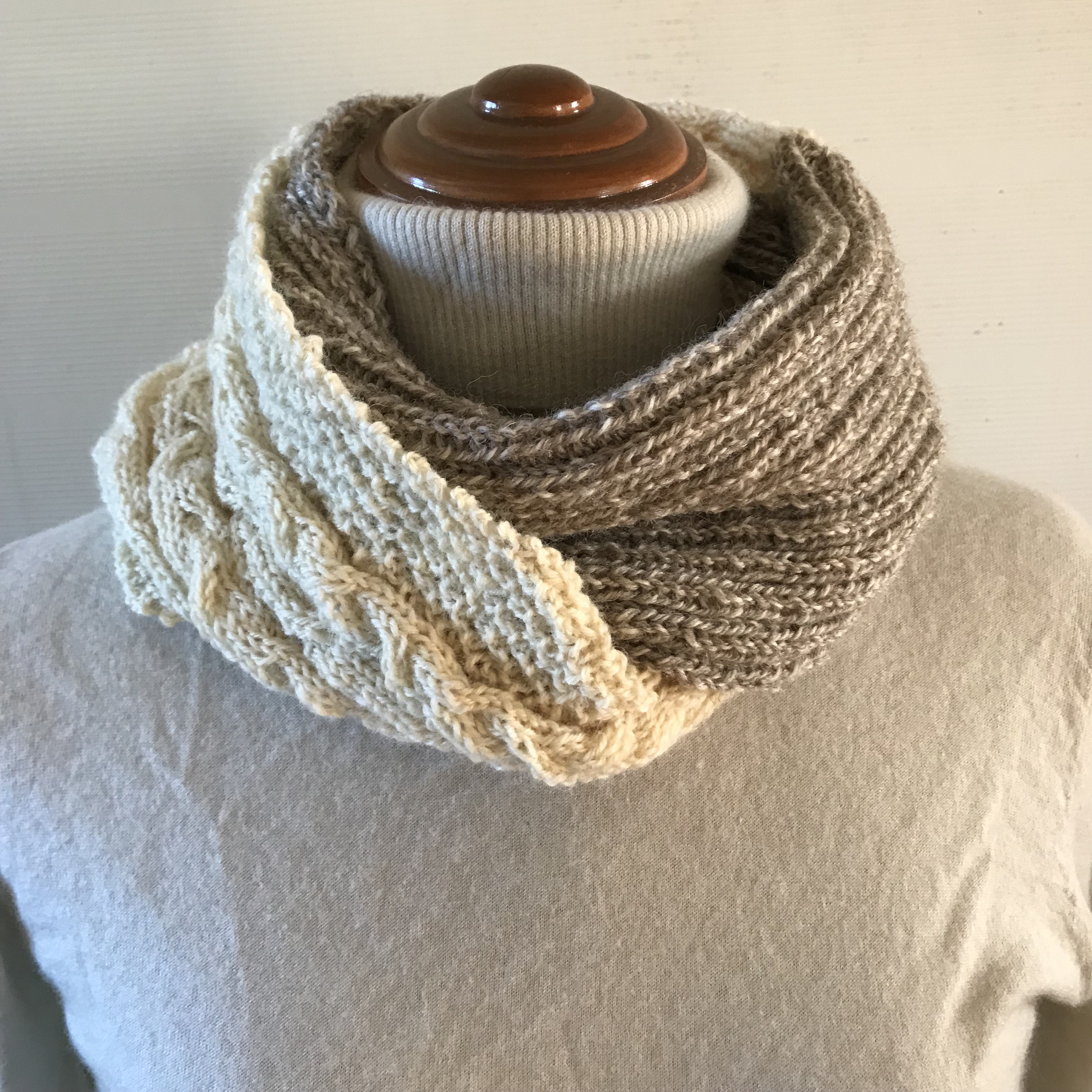 ウール100%  あったかウールのバイカラーのスヌード　棒編み　ネックウォーマー　スヌード　マフラー　毛糸　編み物　編物