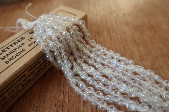 フランスアンティーク スフレガラスビーズ 4ミリ クリア くぼみ丸 60個