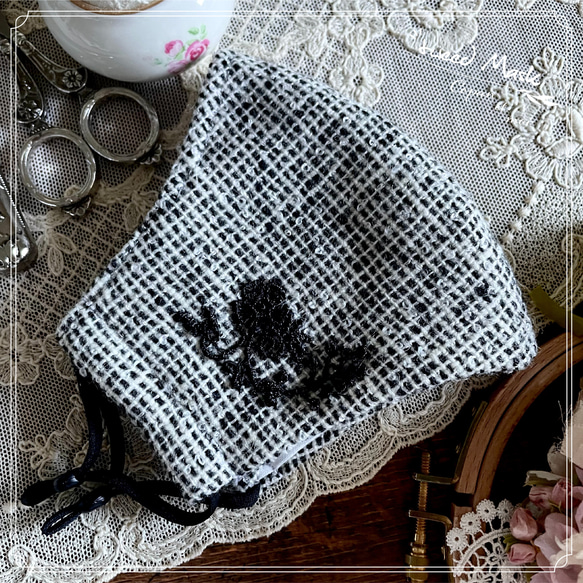 手刺繍 3種類 不織布入り 立体 あったか ツイードマスク 花柄モチーフレース 鼻ワイヤー ブラック 黒　冬マスク　48 2枚目の画像