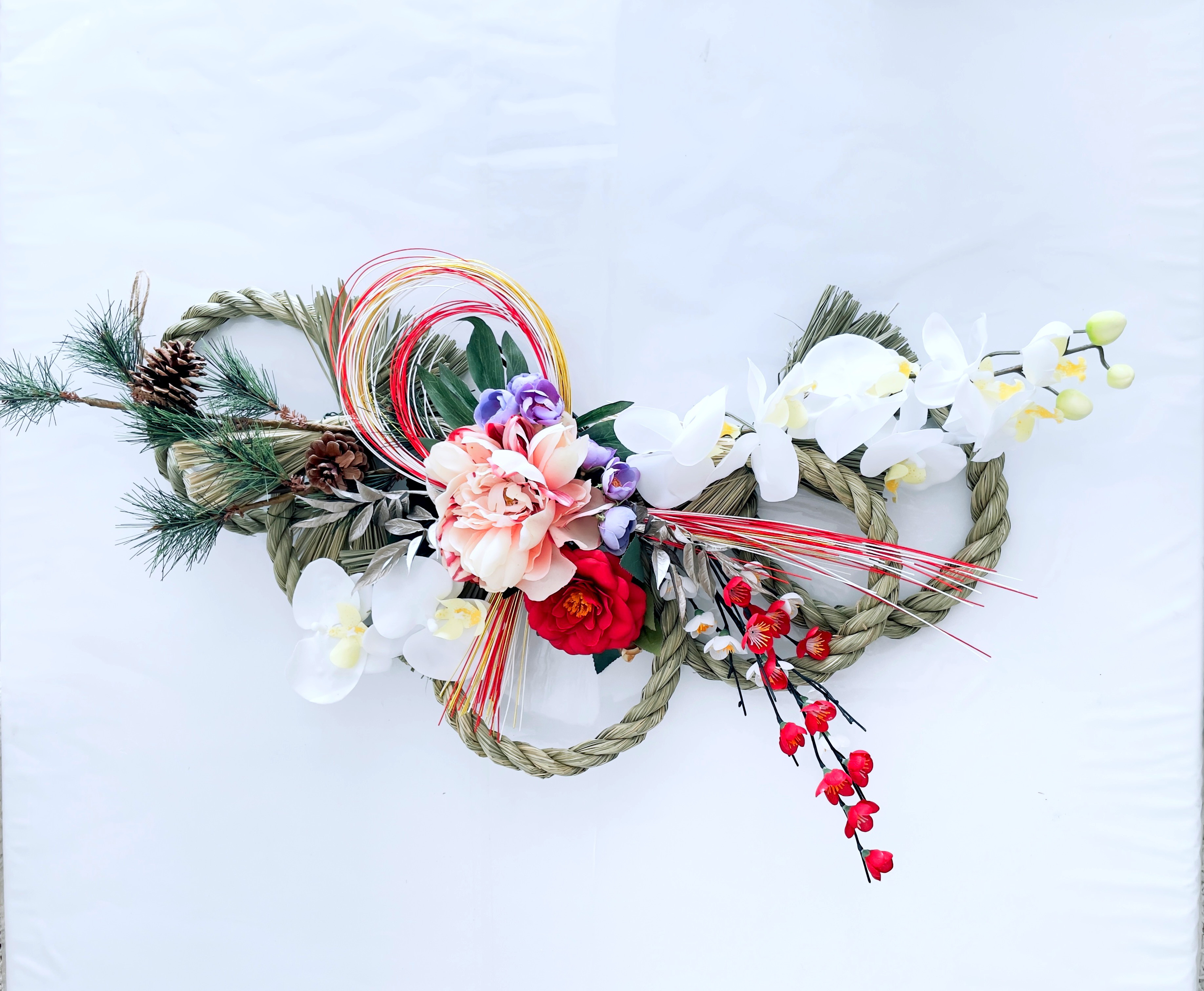 お正月＊五重縁起縄の優美な胡蝶蘭と麗芍薬の豪華なお正月しめ縄飾り＊無料ラッピングあり