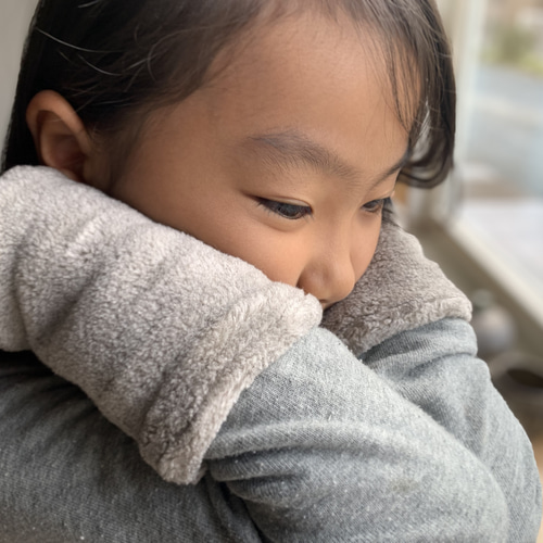 キッズ］Organic Cotton Fur ヤク混グレージュ アームウォーマー 手袋