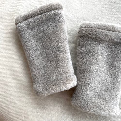 キッズ］Organic Cotton Fur ヤク混グレージュ アームウォーマー 手袋