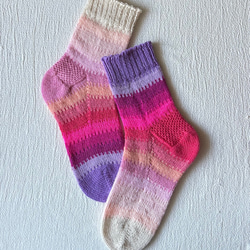 手編みの靴下　＊ピンクグラデーション＊ 1枚目の画像