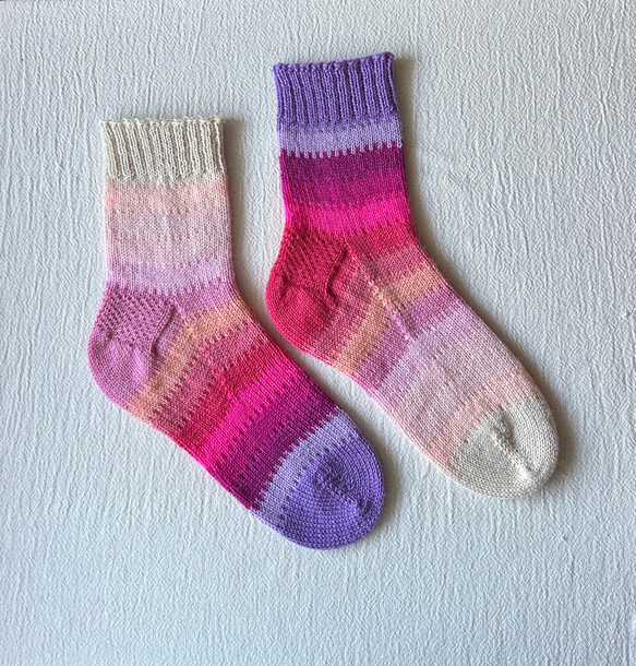 手編みの靴下　＊ピンクグラデーション＊ 2枚目の画像