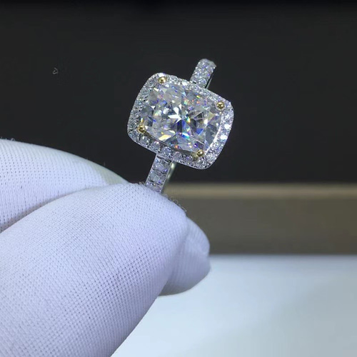 newデザイン】ラディアントカットモアサナイトリングk18WG