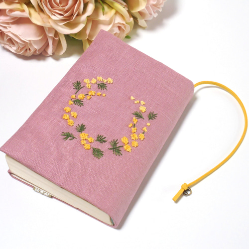 Handmade　刺繍ブックカバー　ミモザ ミモザ刺繍 リネン 文庫本 ブックカバー ブックカバー ekechin