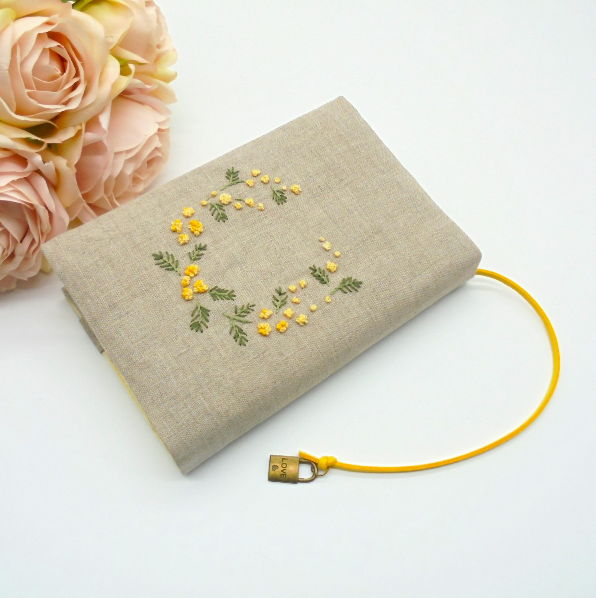 Handmade　刺繍ブックカバー　ミモザ ミモザ刺繍 リネン 文庫本 ブックカバー ブックカバー ekechin