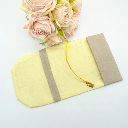 手刺繍 ミモザの花咲く文庫本用ブックカバー ブックカバー Atelier