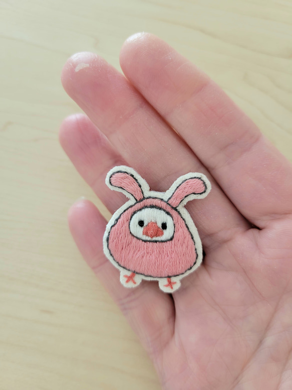 うさ文鳥刺繍ブローチ(受注製作) 5枚目の画像