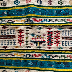 手織りキリム　ベルベルアマジグの文様を白ベースにカラフルに細かく織り込んだ　キリムM ガフサ87　約80X128㎝ 4枚目の画像